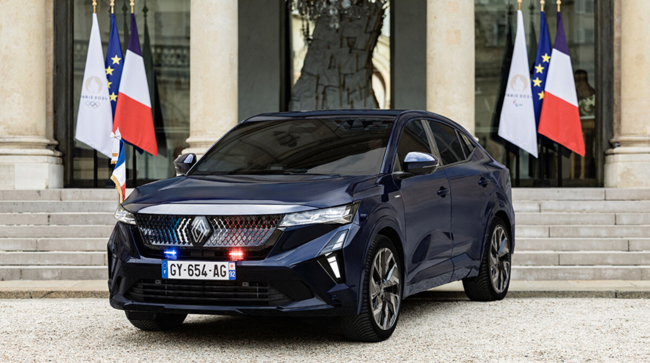 Emmanuel Macron a jeho Renault Rafale, zdroj: Auto Plus 