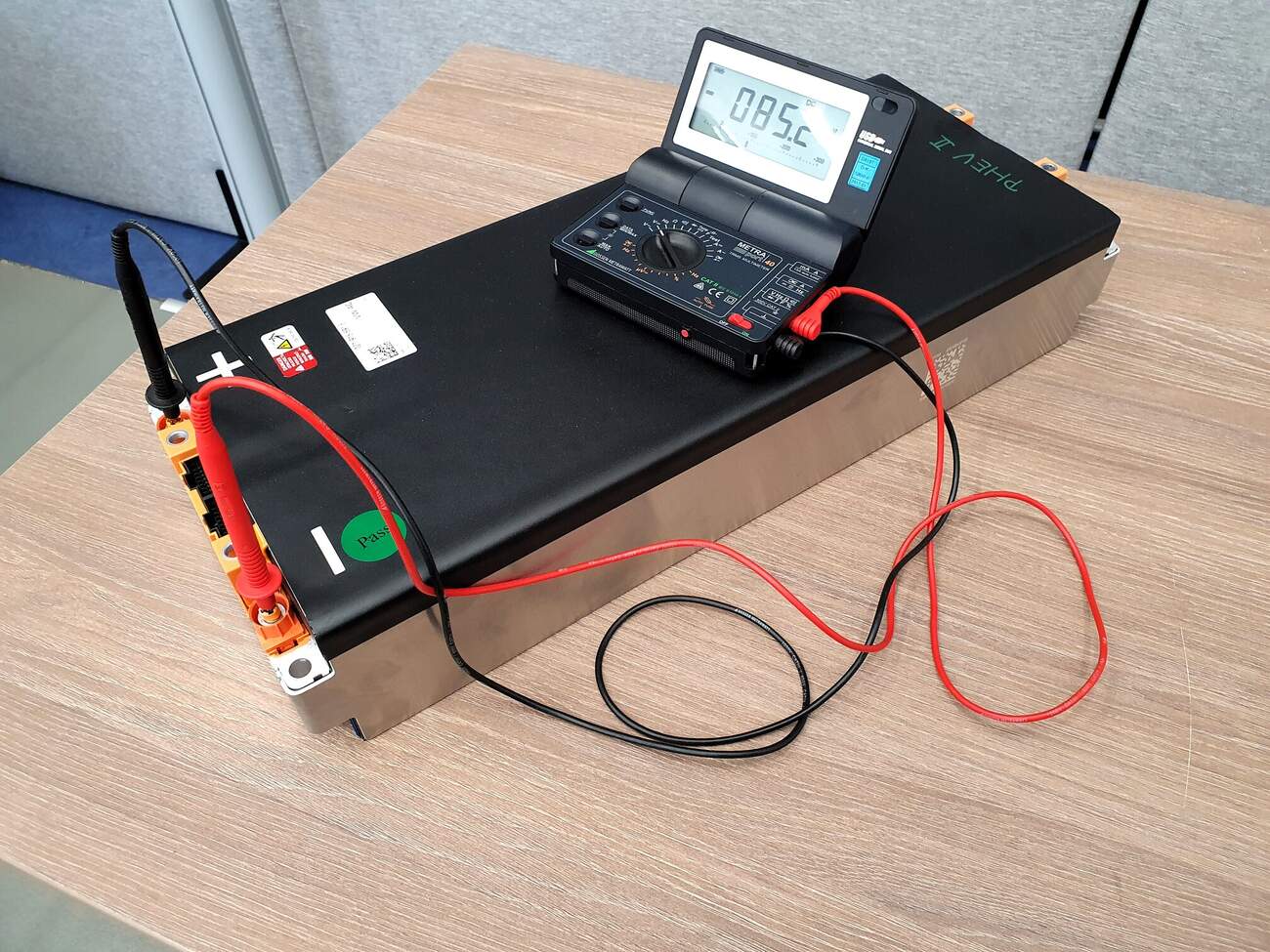 Foto: Lukáš Naske, Autíčkář.cz, jeden ze čtyř modulů baterie