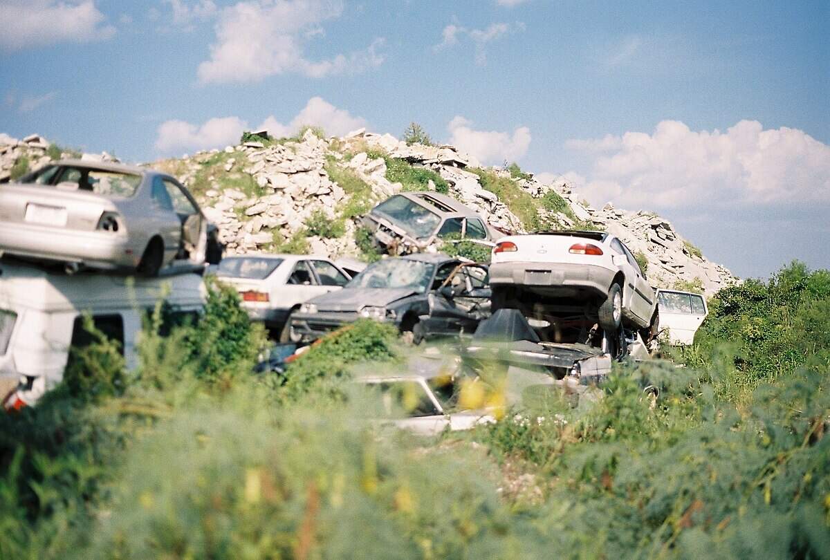 foto:  Tiffany Bailey / Vehicle scrap yard / Creative Commons Attribution-Share Alike 4.0