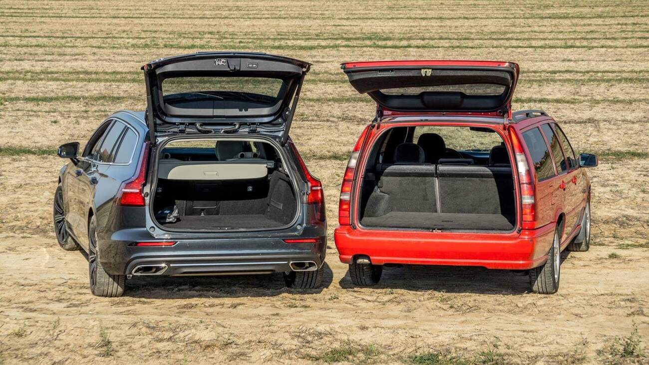 V porovnání s V60 je jasně vidět, kdo má navrch v zavazadelníku...