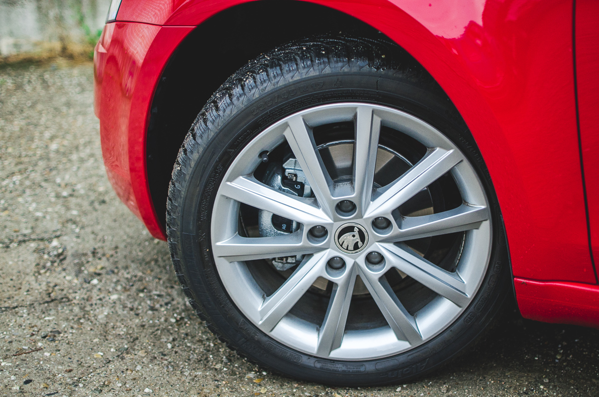 Škoda Octavia 1.0 TSI/85 kW červená exterier