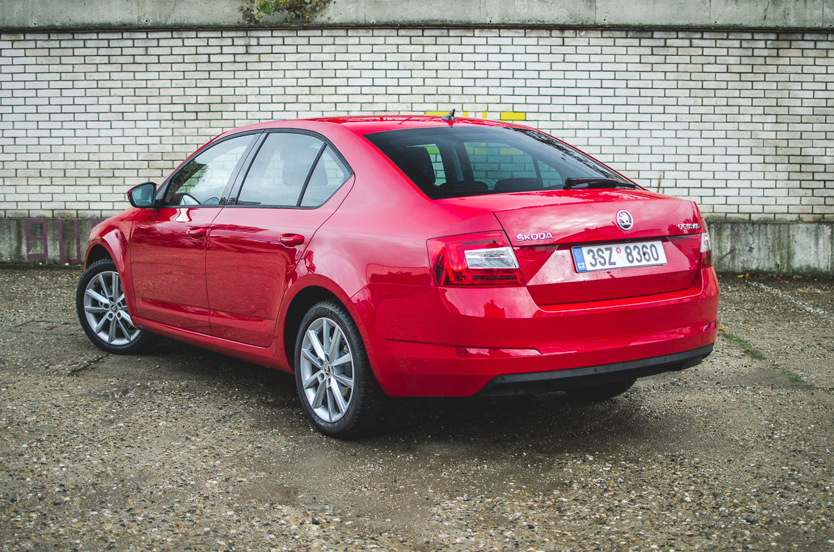 Škoda Octavia 1.0 TSI/85 kW červená exterier