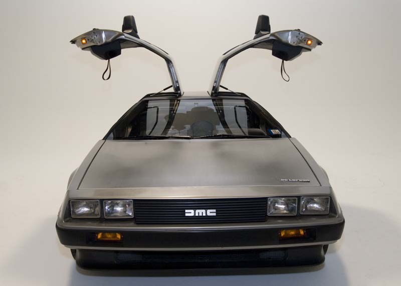 DeLorean_DMC-12_with_doors_open